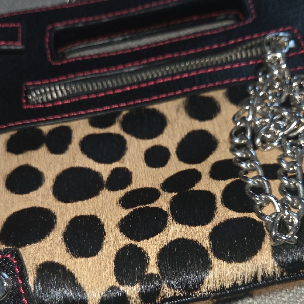 Easy Spirit Animal Print Clutch with Black Accents - Picture 2 of 9